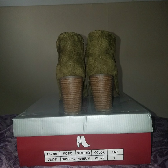 Open toe booties - Picture 3 of 5